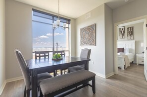 Dining - Luxurious Top Floor 2 Br 2 Ba Downtown Condo-#604 (Nashville)