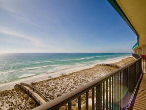 On the beach, sun-loungers - Top floor! Complimentary beach chairs! Amazing view! (Navarre)