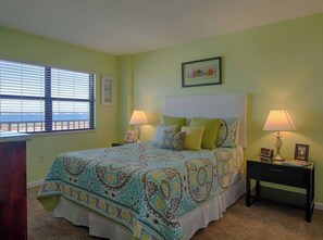 2 makuuhuonetta, silitysrauta/-lauta, vauvan matkasänky, ilmainen Wi-Fi