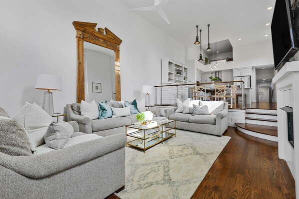 Smart TV, fireplace, books, stereo