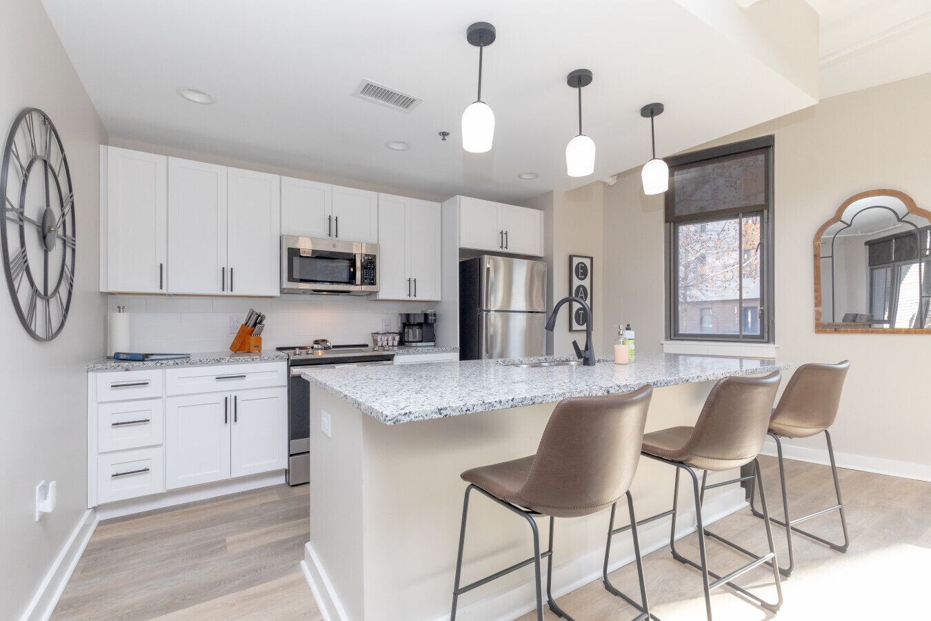 冰箱、微波炉、烤箱、炉灶