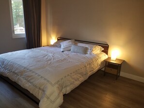 3 bedrooms, iron/ironing board, WiFi, bed sheets