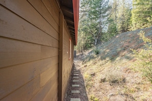 path leading from the front patio on the side to back patio area