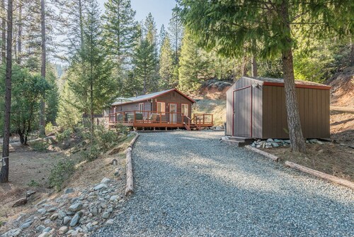 Poker Bar Farms-Trinity Cabin in the Woods w/ Hot Tub