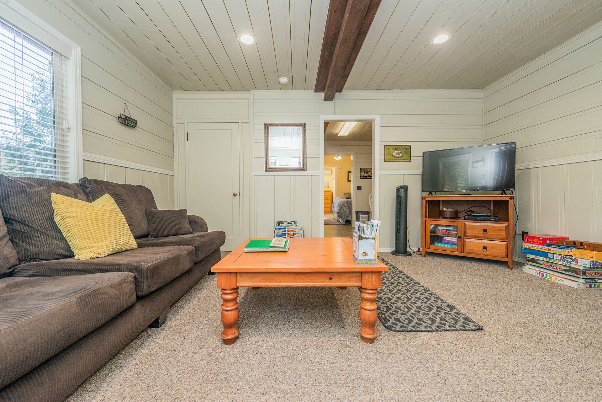 Smart-TV, DVD-Player, Bücher, Videothek