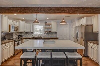 Downtown Cottage 3 bdrm 2 bath Newly remodeled