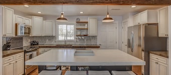 Downtown Cottage 3 bdrm 2 bath Newly remodeled