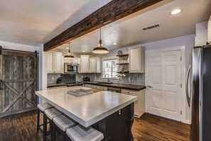 Fridge, microwave, oven, stovetop - Downtown Cottage 3 bdrm 2 bath Newly remodeled (Prescott)