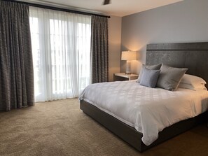 3 soverom, safe på rommet, skrivebord og strykejern/-brett