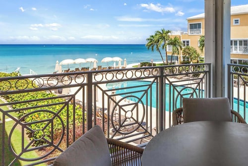 Beautiful Ocean Views. Steps away from the ocean!