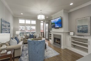 Smart TV, fireplace, books, stereo