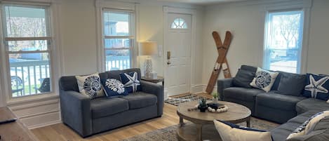 A living room with two sofas, a coffee table, and a lamp.