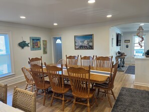 Dining - Sleeps 15! DOWNTOWN LAKE GENEVA Fully Licensed for Weekend Rentals! (Lake Geneva)