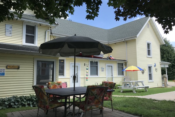 Nautical B - 6 Bedrooms 3 baths  416 Center St downtown Lake Geneva