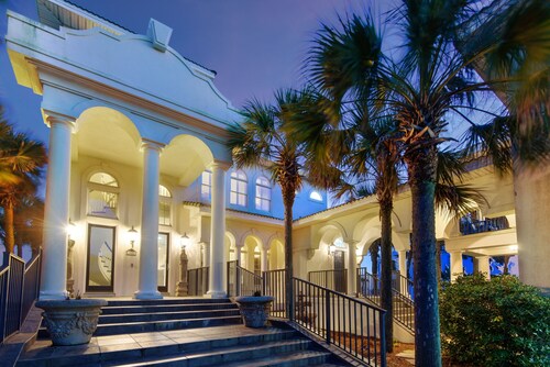 9BR Gulf Front Home, Pool, Elevator, Pool Table + Free Attraction Tickets!