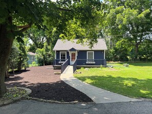 Exterior - DOWNTOWN LAKE GENEVA 4 BR/4 BA House sleeps 15 (Lake Geneva)