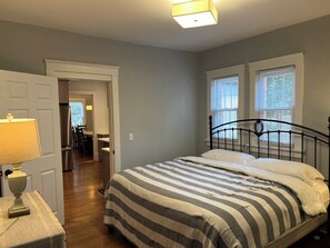 4 habitaciones, tabla de planchar con plancha, wifi y ropa de cama 