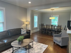 Interior - DOWNTOWN LAKE GENEVA 4 BR/4 BA House sleeps 15 (Lake Geneva)