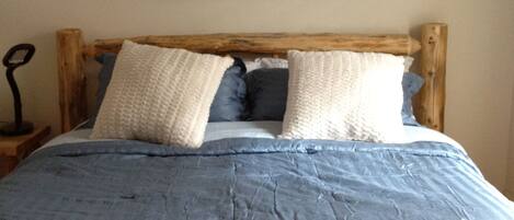 2 soverom, skrivebord, strykejern/-brett og wi-fi (inkludert)