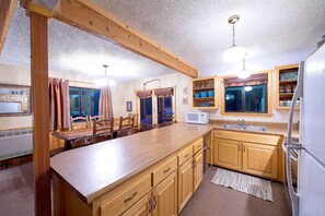 Fridge, microwave, oven, coffee/tea maker
