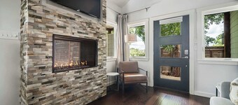 Hideaway in Fredericksburg w/ Hot Tub + Fireplace