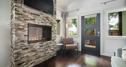 Hideaway: Luxury Guesthouse 1,6 km: n päässä Main St: stä, oma poreallas