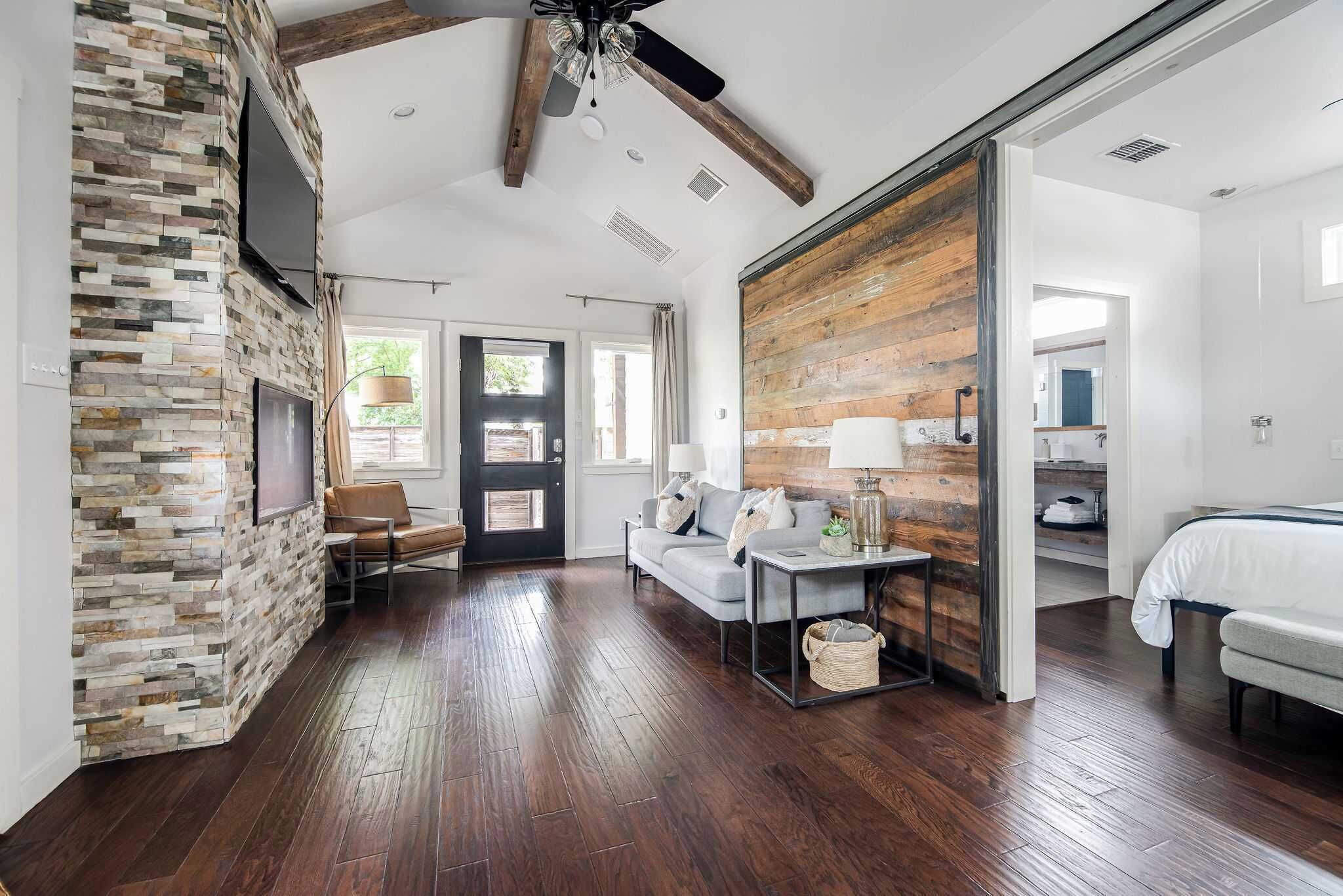 1 habitación, tabla de planchar con plancha, cuna de viaje y wifi 