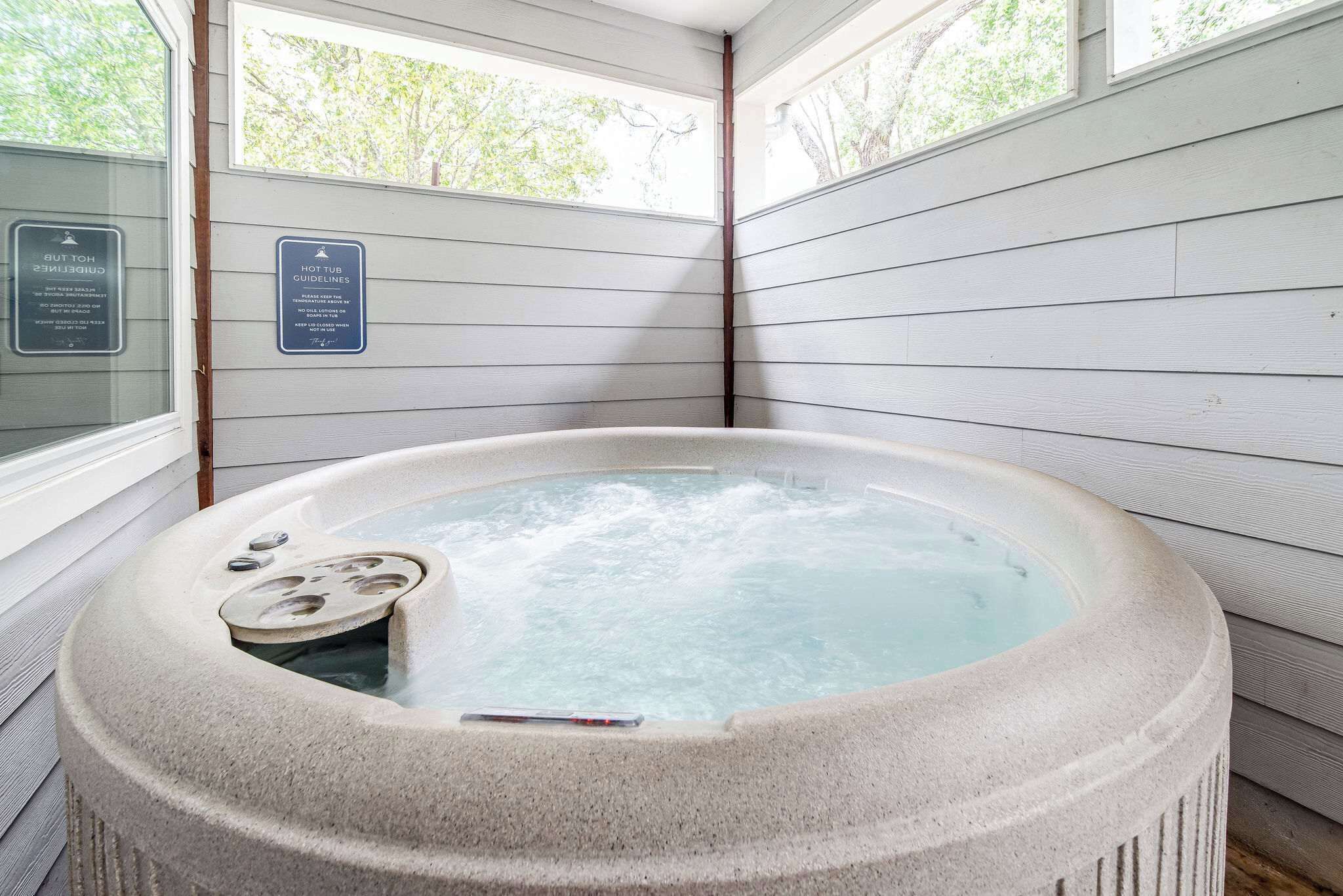 Indoor spa tub