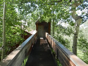 Property grounds - Beautiful private Telluride retreat with amazing views, new hot tub, free WIFI. (Telluride)