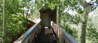 Beautiful private Telluride retreat with amazing views, new hot tub, free WIFI.
