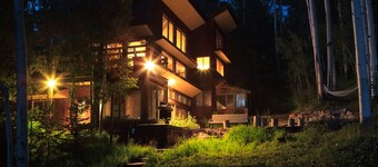 Beautiful private Telluride retreat with amazing views, new hot tub, free WIFI.