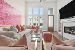 Smart TV, fireplace, books, stereo