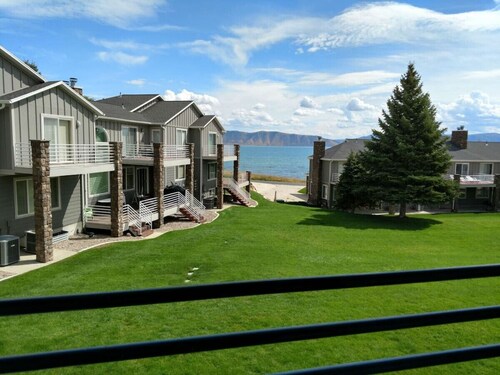 Updated 2-bedroom Condo-14-Plex # 218 with views!