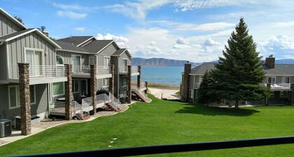 Updated 2-bedroom Condo-14-Plex # 218 with views!
