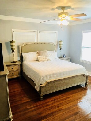 3 bedrooms, iron/ironing board, WiFi, bed sheets - 3BR home, 2blks to Beach, Keesler, 30 day rental with utilities  (Biloxi)