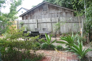 Outdoor dining - 3BR home, 2blks to Beach, Keesler, 30 day rental with utilities  (Biloxi)
