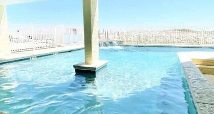 OCEANFRONT Condo & Pool, WALKABLE Dining, BEST Location