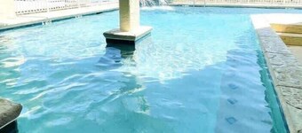 OCEANFRONT Condo & Pool, WALKABLE Dining, BEST Location