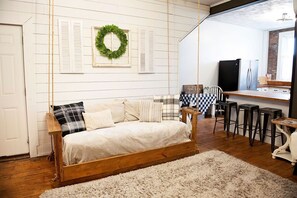 Smart TV, DVD player, printers - The Farmhouse Loft "Greene County's Guesthouse" (Carrollton)