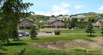 Inn Building Condo 212-Georgous updated condo!