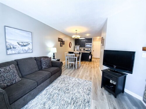 Inn Building Condo 212-Georgous updated condo!