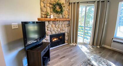 Inn Building Condo 212-Georgous updated condo!