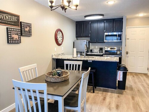 Inn Building Condo 212-Georgous updated condo!