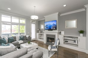 Smart TV, fireplace, books, stereo