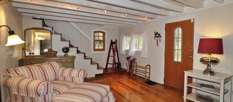 ADORABLE CREEK COTTAGE Charming Original Details, Fireplace, Near Town, WiFi