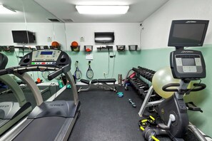 Fitness facility - Ultimate Beachfront Penthouse | Seven Mile Beach (Seven Mile Beach)