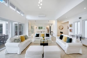 Smart TV, stereo, offices