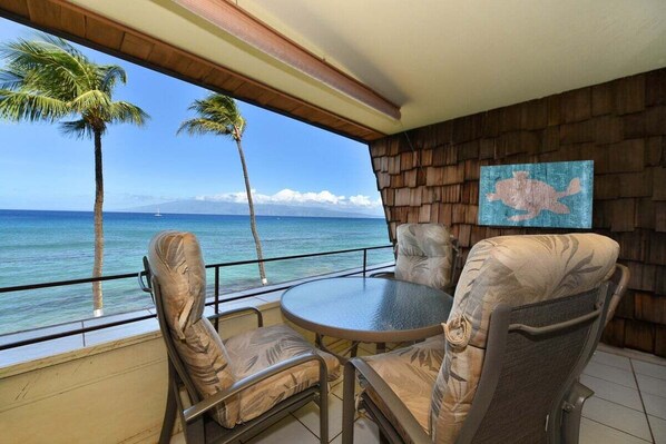 Terrace/patio - KK 304 Beachfront 2BD Unobstructed Ocean Views (Lahaina)