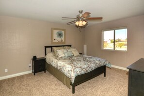 3 chambres, fer et planche à repasser, Wi-Fi gratuit, draps fournis