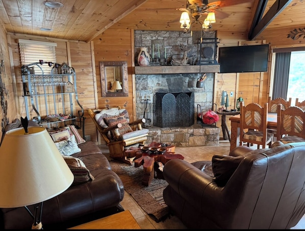 Smart TV, fireplace